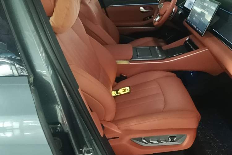 Used BYD Tang L 2025 DM 175KM Drone Player Edition Right Front Seat