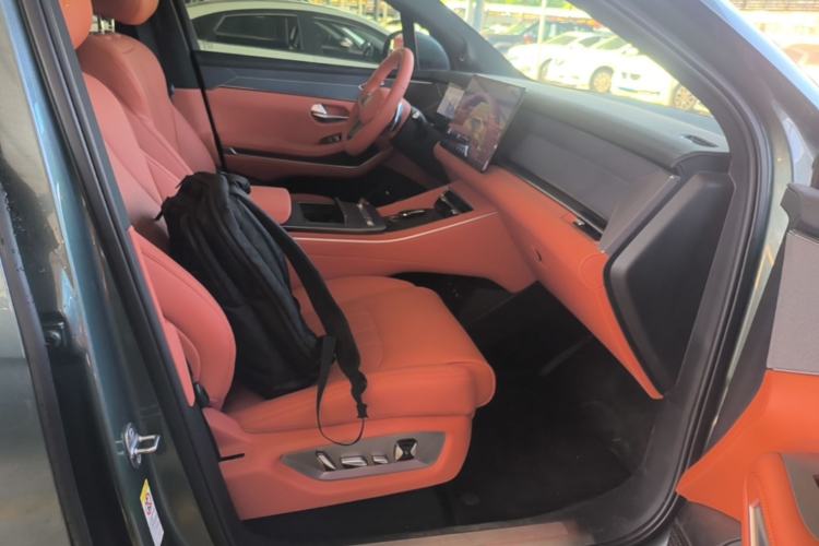 Used BYD Tang L 2025 DM 175KM Drone Player Edition Right Front Seat