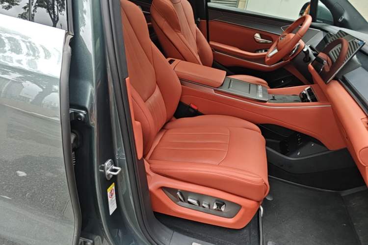 Used BYD Tang L 2025 DM 175KM Drone Player Edition Right Front Seat