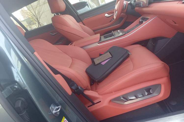 Used BYD Tang L 2025 DM 175KM Drone Player Edition Right Front Seat
