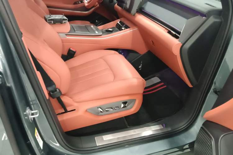 Used BYD Tang L 2025 DM 175KM Drone Player Edition Right Front Seat