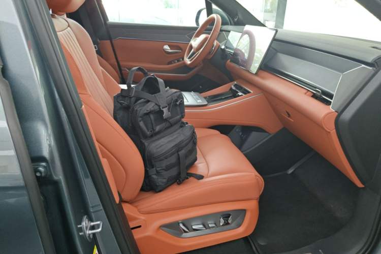 Used BYD Tang L 2025 DM 175KM Drone Player Edition Right Front Seat