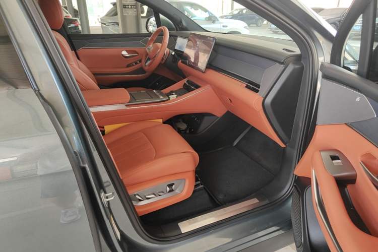 Used BYD Tang L 2025 DM 175KM Drone Player Edition Right Front Seat