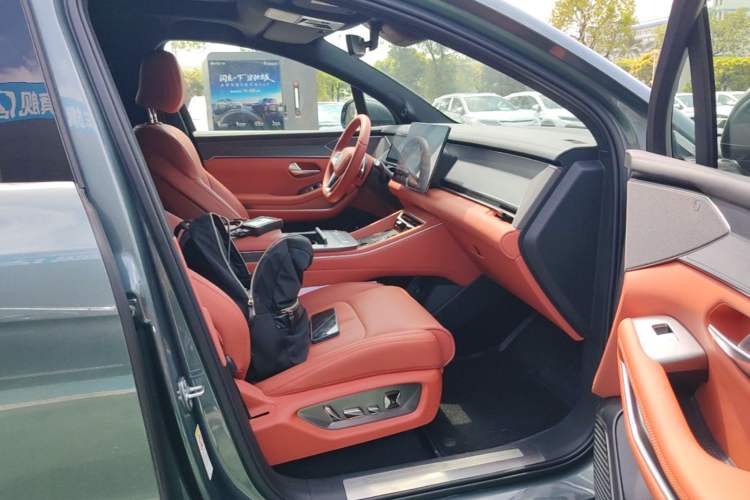 Used BYD Tang L 2025 DM 175KM Drone Player Edition Right Front Seat