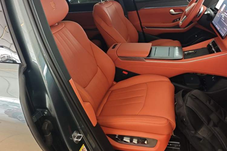 Used BYD Tang L 2025 DM 175KM Drone Player Edition Right Front Seat