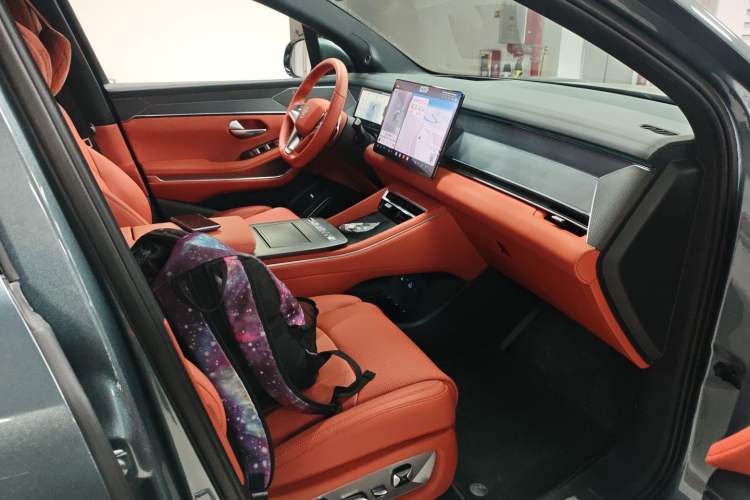 Used BYD Tang L 2025 DM 175KM Drone Player Edition Right Front Seat