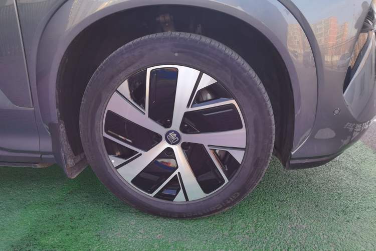 Used BYD Tang L 2025 DM 200KM Four-Wheel Drive LiDAR Flagship Model Right Front Wheel Hub