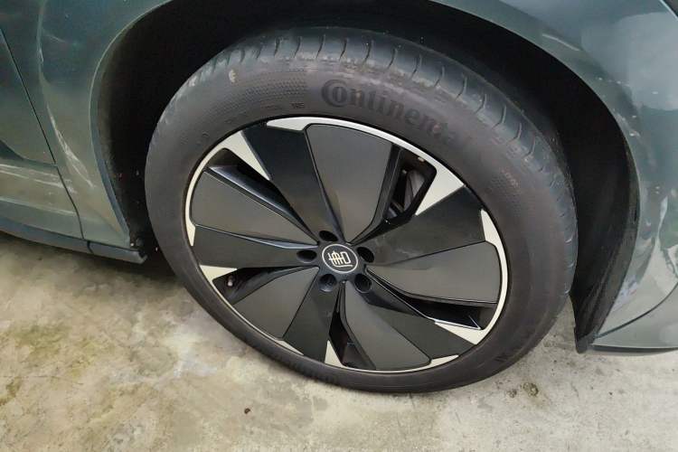Used BYD Tang L 2025 EV 600KM All-Wheel-Drive LiDAR Flagship Model Right Front Wheel Hub