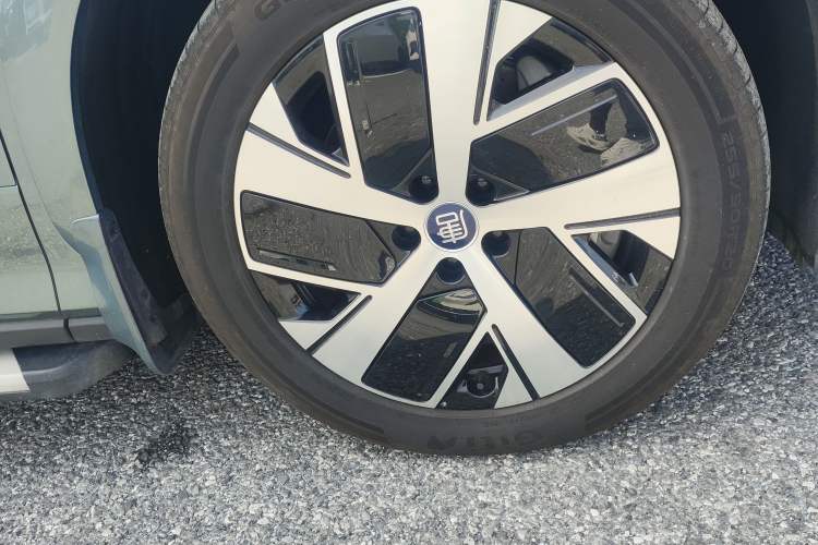 Used BYD Tang L 2025 DM 200KM Four-Wheel Drive LiDAR Flagship Model Right Front Wheel Hub