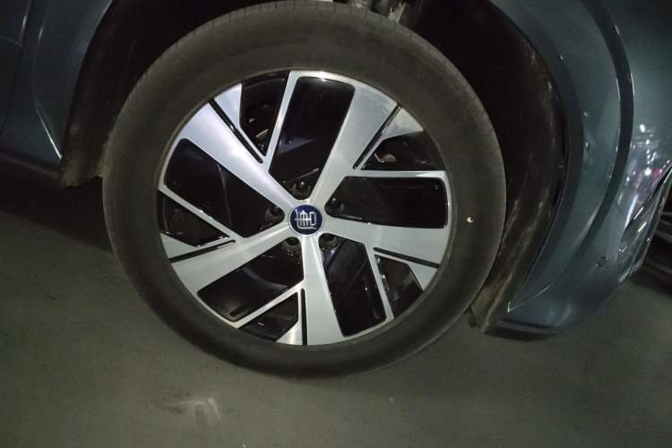Used BYD Tang L 2025 EV 670KM LiDAR Flagship Version Right Front Wheel Hub