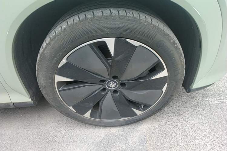 Used BYD Tang L 2025 DM 175KM Drone Player Edition Right Front Wheel Hub