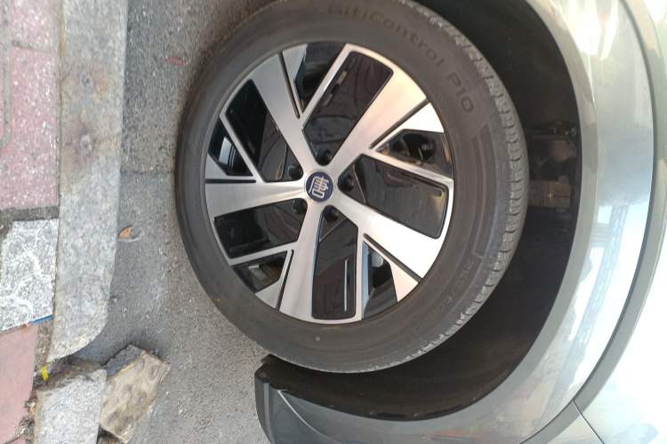 Used BYD Tang L 2025 EV 670KM LiDAR Flagship Version Right Front Wheel Hub