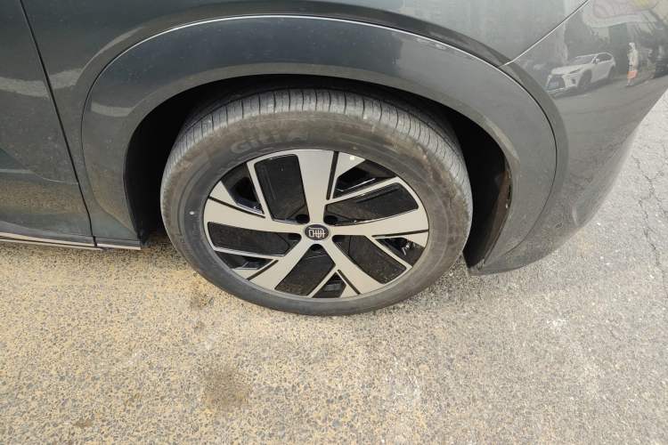 Used BYD Tang L 2025 DM 200KM Four-Wheel Drive LiDAR Flagship Model Right Front Wheel Hub