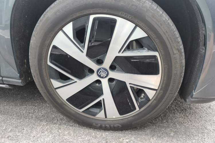 Used BYD Tang L 2025 DM 200KM Four-Wheel Drive LiDAR Flagship Model Right Front Wheel Hub