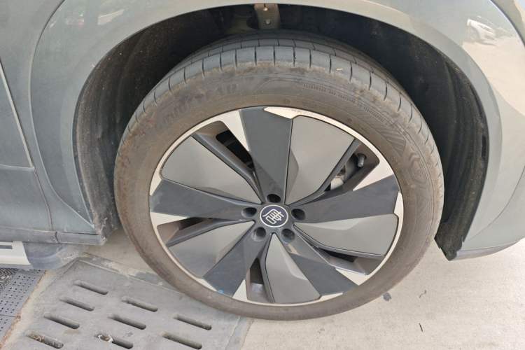 Used BYD Tang L 2025 EV 600KM All-Wheel-Drive LiDAR Flagship Model Right Front Wheel Hub