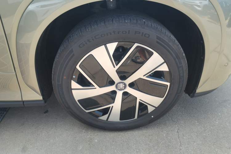 Used BYD Tang L 2025 EV 670KM LiDAR Flagship Version Right Front Wheel Hub