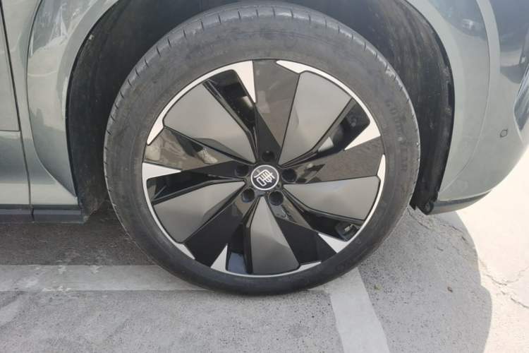 Used BYD Tang L 2025 DM 175KM Drone Player Edition Right Front Wheel Hub