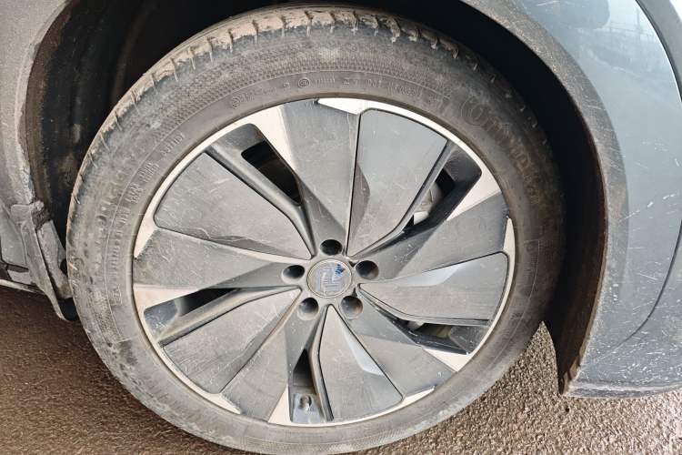 Used BYD Tang L 2025 DM 175KM Drone Player Edition Right Front Wheel Hub