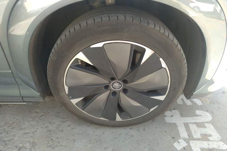 Used BYD Tang L 2025 DM 175KM Drone Player Edition Right Front Wheel Hub