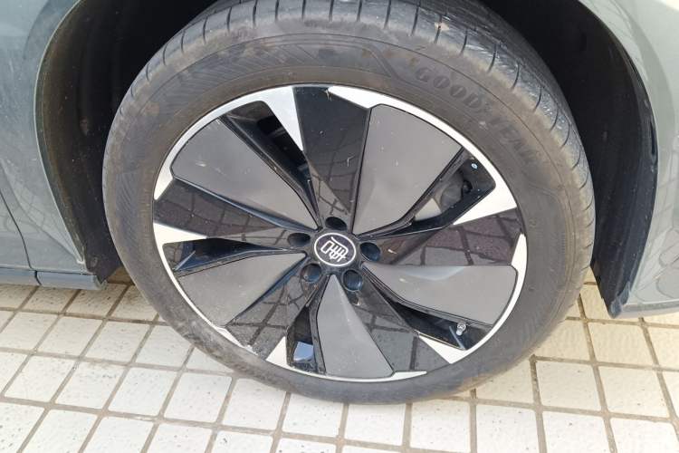 Used BYD Tang L 2025 DM 175KM Drone Player Edition Right Front Wheel Hub