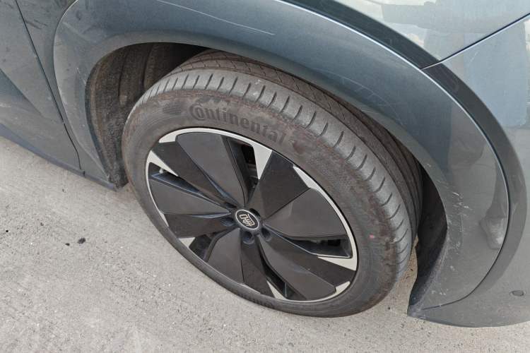 Used BYD Tang L 2025 DM 175KM Drone Player Edition Right Front Wheel Hub