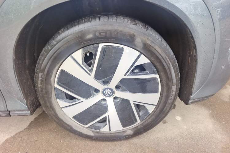 Used BYD Tang L 2025 EV 670KM LiDAR Flagship Version Right Front Wheel Hub