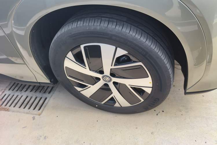 Used BYD Tang L 2025 EV 670KM LiDAR Flagship Version Right Front Wheel Hub