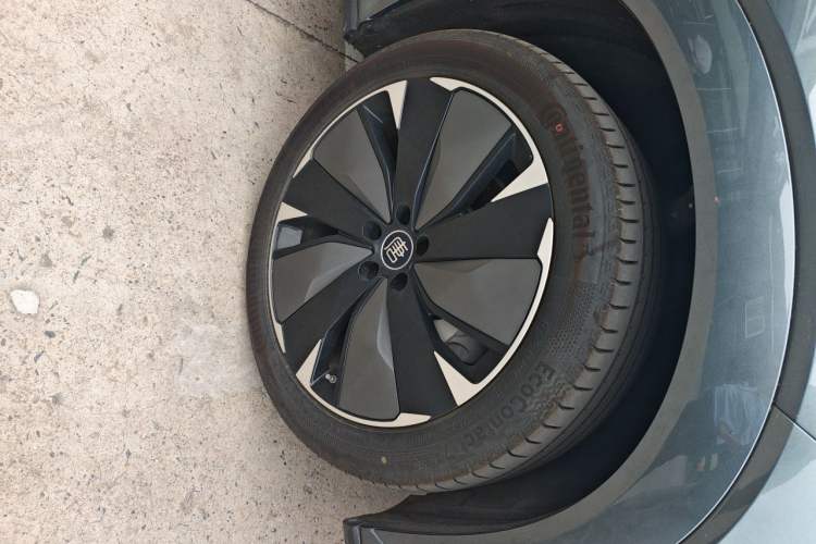 Used BYD Tang L 2025 DM 175KM Drone Player Edition Right Front Wheel Hub