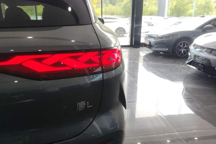 Used BYD Tang L 2025 DM 175KM Drone Player Edition Right Rear Taillight