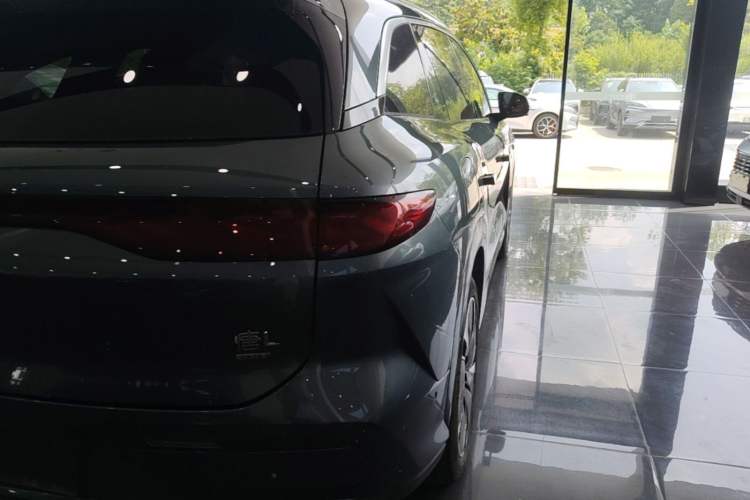 Used BYD Tang L 2025 DM 175KM Drone Player Edition Right Rear Taillight