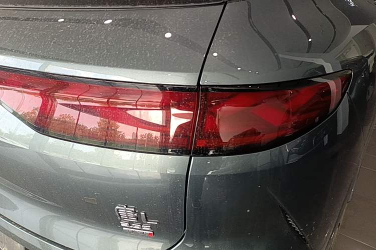 Used BYD Tang L 2025 EV 600KM All-Wheel-Drive LiDAR Flagship Model Right Rear Taillight