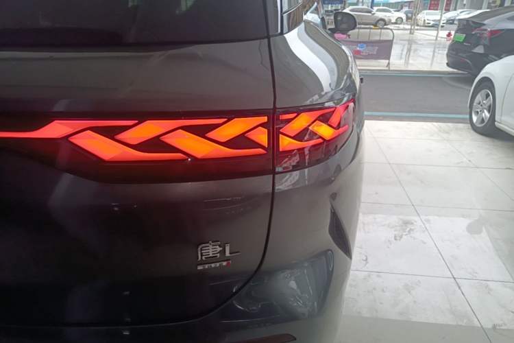 Used BYD Tang L 2025 DM 175KM Drone Player Edition Right Rear Taillight