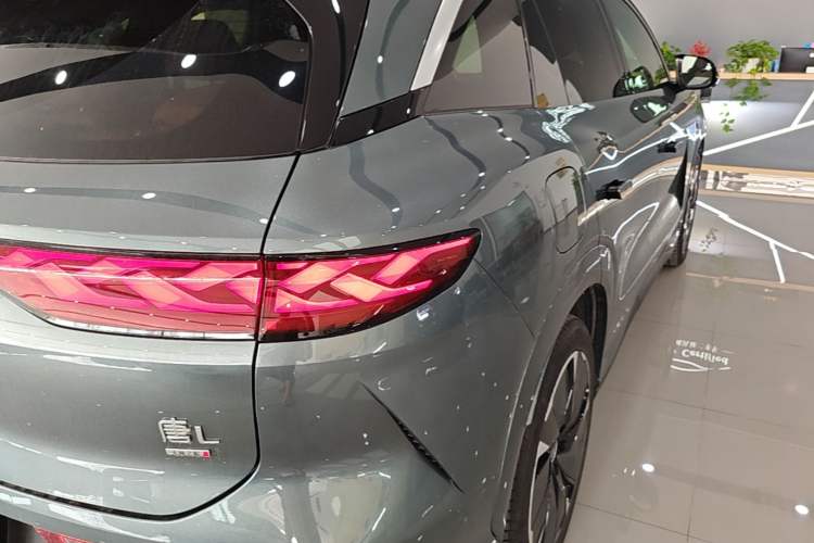Used BYD Tang L 2025 DM 175KM Drone Player Edition Right Rear Taillight