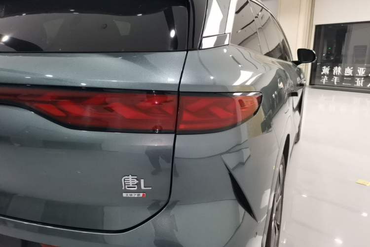 Used BYD Tang L 2025 DM 175KM Drone Player Edition Right Rear Taillight