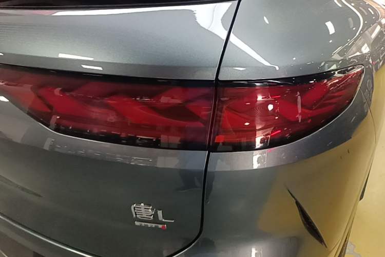 Used BYD Tang L 2025 EV with 670 km Range LiDAR and Premium Features Right Rear Taillight
