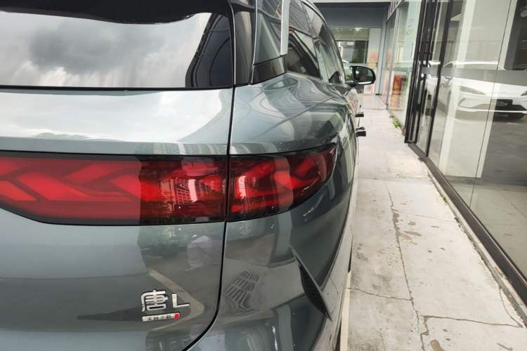 Used BYD Tang L 2025 DM 175KM Drone Player Edition Right Rear Taillight