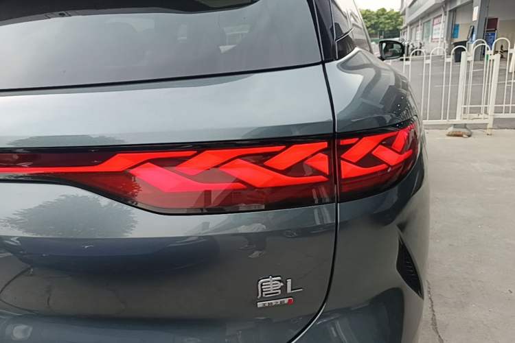 Used BYD Tang L 2025 DM 175KM Drone Player Edition Right Rear Taillight