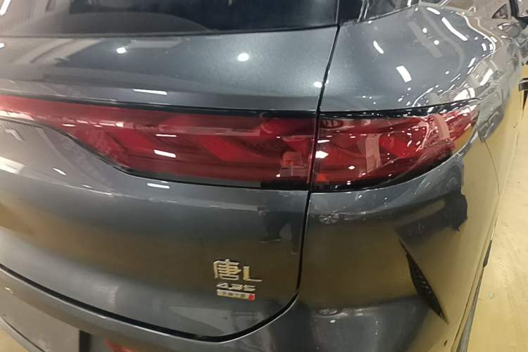 Used BYD Tang L 2025 DM 200KM Four-Wheel Drive LiDAR Flagship Model Right Rear Taillight
