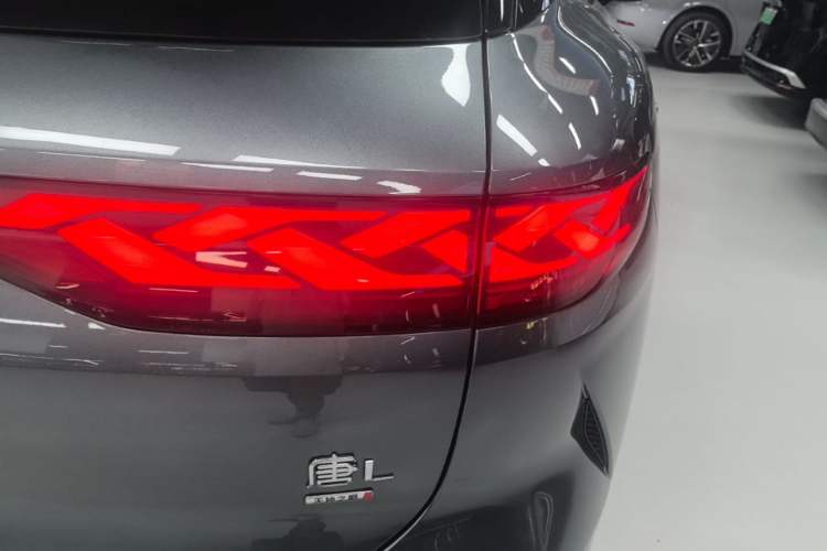 Used BYD Tang L 2025 DM 175KM Drone Player Edition Right Rear Taillight
