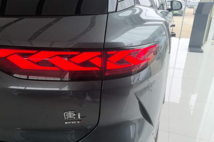 Used BYD Tang L 2025 DM 175KM Drone Player Edition Right Rear Taillight