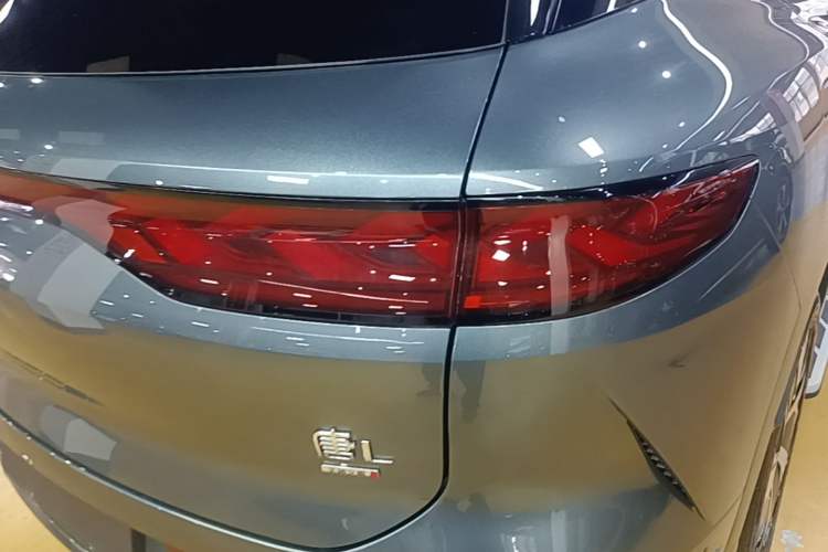 Used BYD Tang L 2025 EV 670KM LiDAR Flagship Version Right Rear Taillight