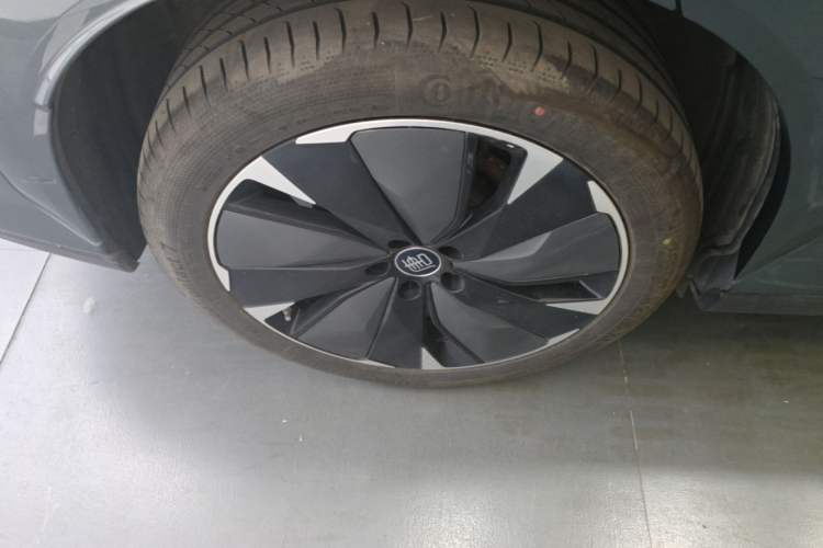 Used BYD Tang L 2025 DM 175KM Drone Player Edition Right Rear Wheel Hub
