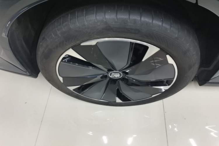 Used BYD Tang L 2025 DM 175KM Drone Player Edition Right Rear Wheel Hub