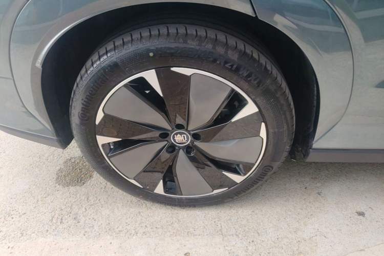 Used BYD Tang L 2025 DM 175KM Drone Player Edition Right Rear Wheel Hub