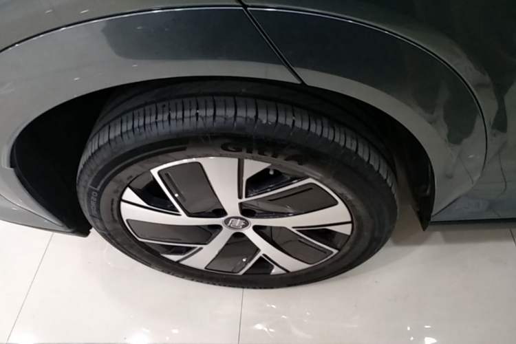 Used BYD Tang L 2025 DM 200KM Four-Wheel Drive LiDAR Flagship Model Right Rear Wheel Hub