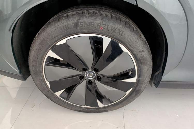 Used BYD Tang L 2025 DM 175KM Drone Player Edition Right Rear Wheel Hub