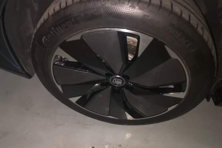 Used BYD Tang L 2025 DM 175KM Drone Player Edition Right Rear Wheel Hub