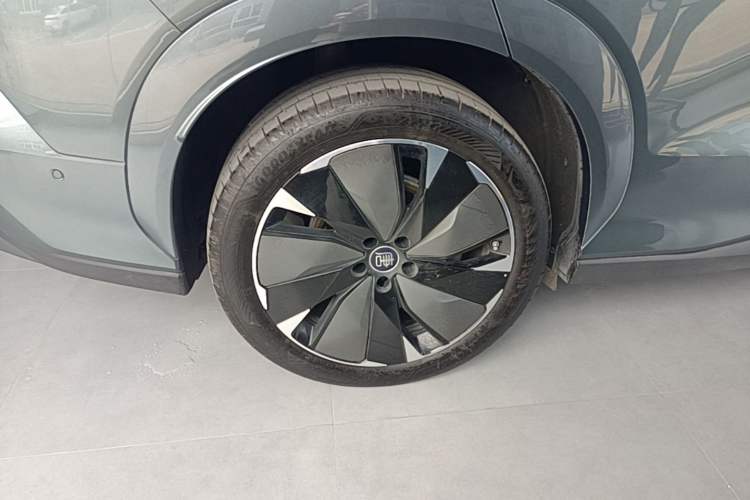 Used BYD Tang L 2025 DM 175KM Drone Player Edition Right Rear Wheel Hub