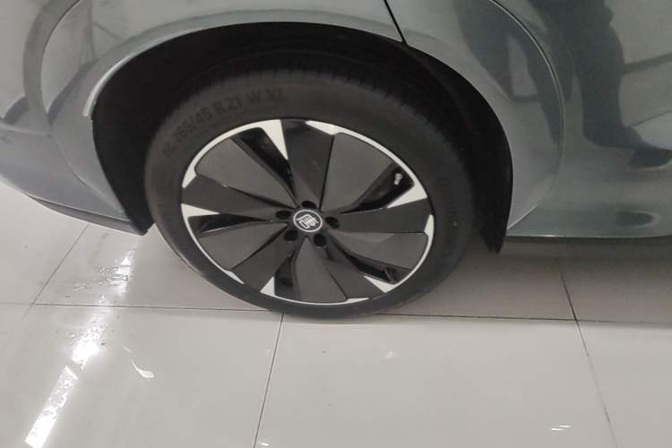 Used BYD Tang L 2025 DM 175KM Drone Player Edition Right Rear Wheel Hub
