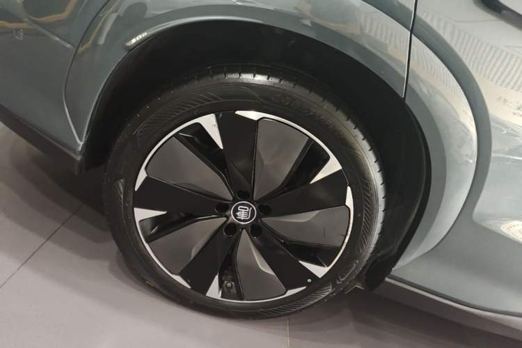 Used BYD Tang L 2025 DM 175KM Drone Player Edition Right Rear Wheel Hub